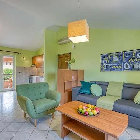 Brioni Colors 3* Пула