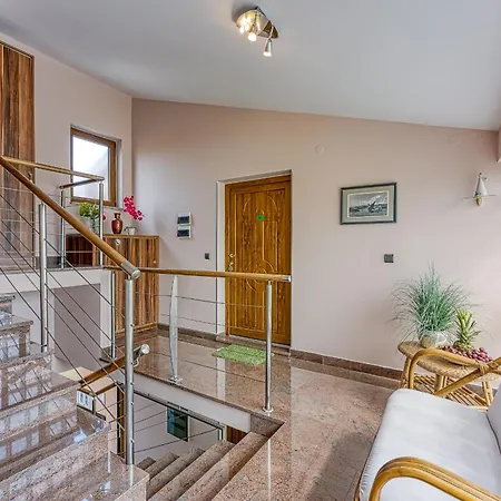 Гостьовий будинок Brioni Colors Пула